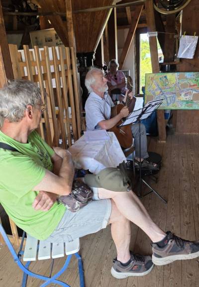 Ulrich Kriehn sorgte mit seinen Heimatliedern für beste Stimmung unter den Gästen.