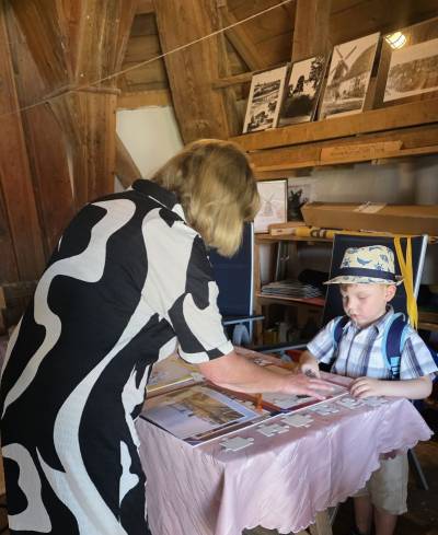 Unsere Puzzel mit Ortswappenmotiv und Eisenbahn kamen gut bei den Kindern an.