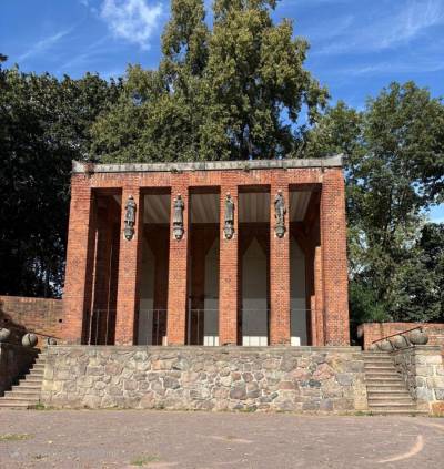 Kriegerdenkmal im Burggarten