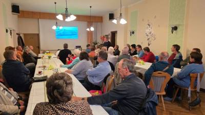 viele Besucher bei der Vorstellung des neuen Heimatkalenders