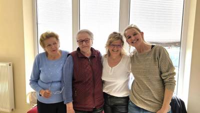 Das Back- und Verkaufsteam um Cornelia Ketzler (li.)