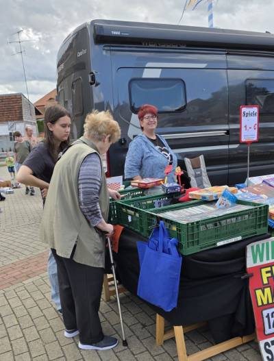 Verkaufsstand mit Trödel