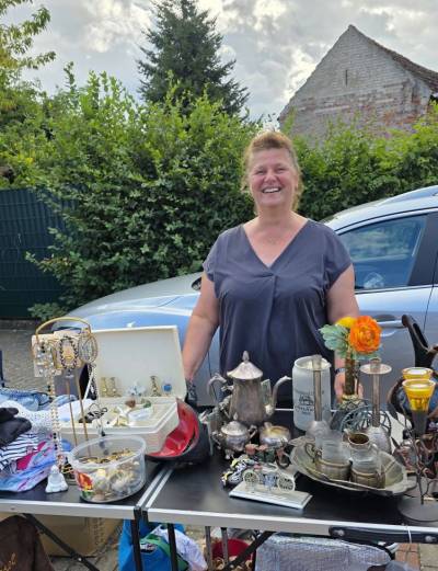 Verkaufsstand mit Trödel