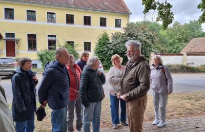 Der Standort des Griebener Herrenhauses (sein Vorgängerbau wurde in den Befreiungskriegen zerstört) hatte seine Parallele auf dem Gelände des NP - Marktes auf dem sich Jahrhunderte lang das Magdeburgisch – Erzbischhöfliche Amt befand. 