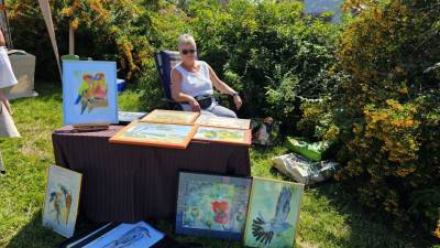 Rita Sikorski bot ihre selbst gemalten Bilder an.