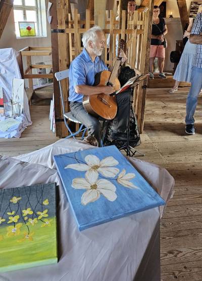 eröffnung der Vernissage mit musikalische Begleitung von Ulrich Kriehn 