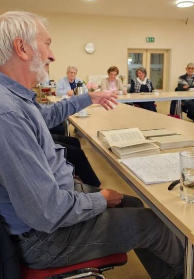 Ulrich Kriehn (li.) trug dieseses Mal Gedichte und Novellen von Theodor Storm vor