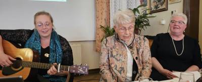 v.l. Enkeltochter Antje Howe-Schoberth, Rita Pohlmey, Tochter Katrin Sprengel-Pohlmey