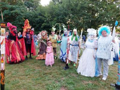 Künstler der Schlossfesttheatergruppe Gieboldehausen

@Foto: Schlossfesttheatergruppe