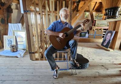 Ulrich Kriehn umrahmte die Eröffnung musikalisch