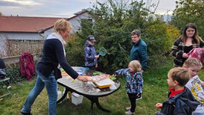 Die Kinder konnten Seifenblasen - kleine oder groß - herstellen.