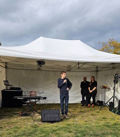 Björn Menzel (Mi) eröffnete das Lichtblütenfestival in Jerichow