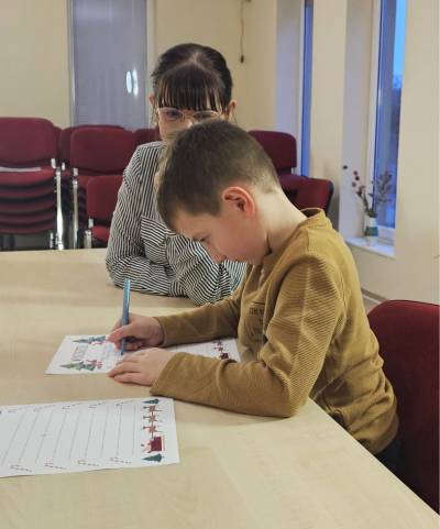 Vincent beim Ausfüllen seines Wunschzettels.