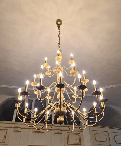 Kronleuchter in der Kirche