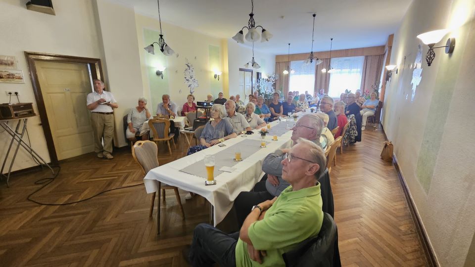 Gerhard Ritter (li.) hielt den Vortrag zur Stadtgeschichte von Jerichow einst und heute